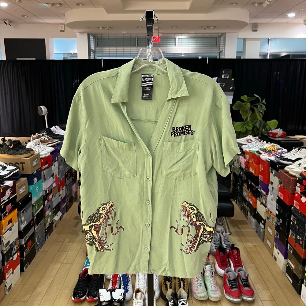 Broken Promises Viper Sage Button Up Shirt Wmns Sz XS